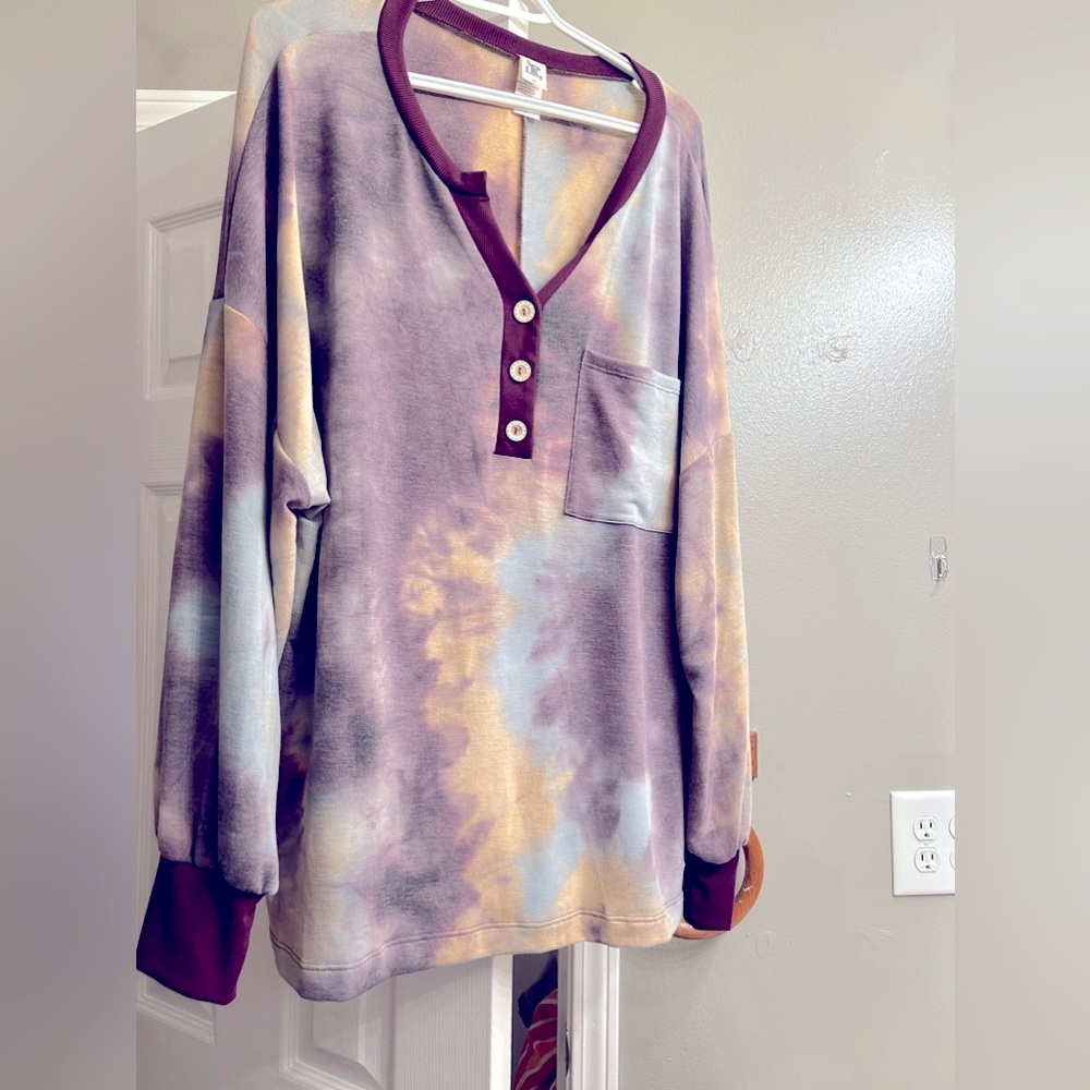 Sew in love xl long sleeves tie die on the front and black and on the sleeve